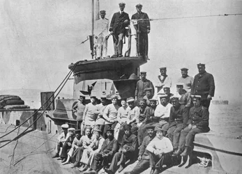 HMサブマリンE14、1915の役員と乗組員。
