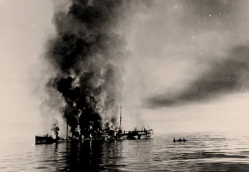 1942年8月25日、ドイツ巡洋艦シェール提督による砕氷船アレクサンドルシビリヤコフの沈没。