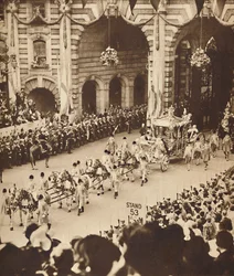 アドミラルティアーチを通して、1937年5月12日