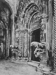 トラウ-大聖堂の前庭、1913