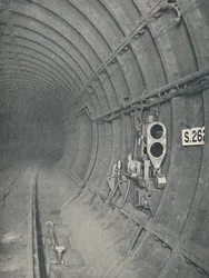 トンネル信号と自動列車停止。ロンドン地下鉄、1926