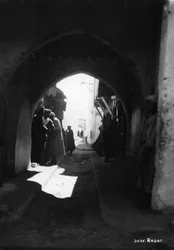 アーチ道、ラバト、モロッコ、c1920s-c1930sからの眺め