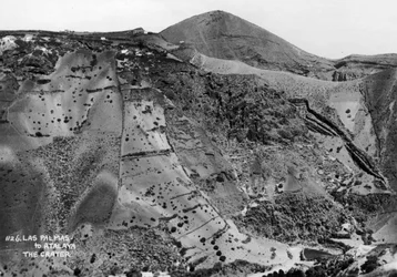 20世紀のスペイン、カナリア諸島、グランカナリア島、ラスパルマスとアタラヤの間の火山クレーター
