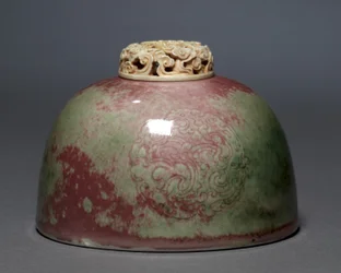 アイボリーのふたが付いている水鍋、1662-1722。