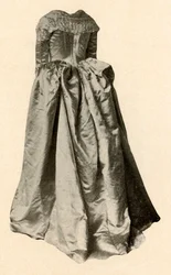 1760年、1937年、フィラデルフィアの聖クレア夫人が着用した白いサテンのウェディングドレス。