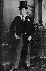 1889年、1945年のハロー少年としてのウィンストンチャーチル