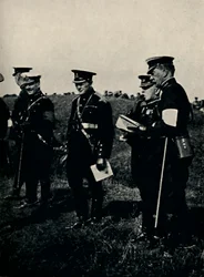 1912年、1945年、陸軍マヌーヴルでフランス将軍とともに。