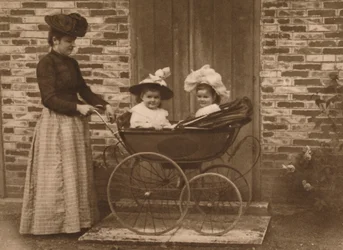 乳母車の女性と子供、1937