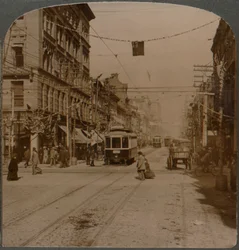 1904年、カナダのトロントのにぎやかな中心部であるキングストリートから北を見たヤングストリート