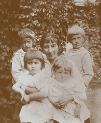 1920年代の彼女の子供たちとのZinaida Serebriakova