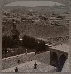 ザイオン門。オリーブ山と遠方のスコプス山、c1900