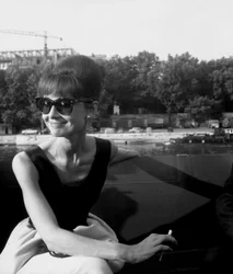 女優「オードリーヘップバーン」、セット映画「パリのときのパリ」1962年7月13日