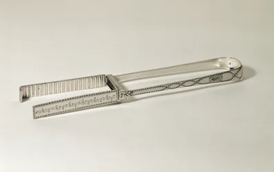 アスカットのトング、George III、明るいカットの彫刻が施された、George Smith作、c.1790（シルバー）