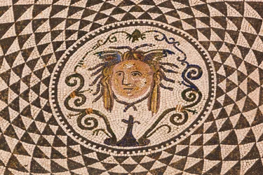 カルモナ、スペイン、セビリア県。市庁舎のメドゥーサのローマ時代のモザイク。
