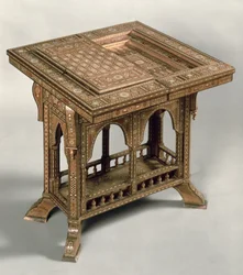 精巧な象牙と黒檀の象眼細工が施されたゲームテーブル、インドポルトガル語、c.1830。