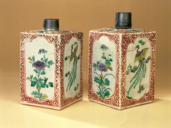 Pair of Ko-Kutani rectangular sake bottles (Tokkuri), late 17th century