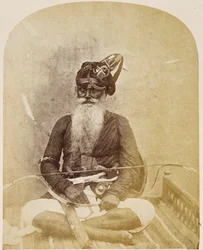 ラホールのシーク教徒の信者アカリー、「インドの顔」の225番、パブ。1872年（セピア色の写真