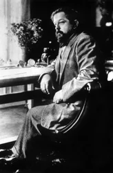 クロード・ドビュッシー、フランスの作曲家、1905年頃（モノクロ写真）