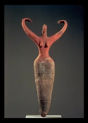 ナカダII期（紀元前3650〜3300年頃）、マーマリヤ出土の女性像（テラコッタ製