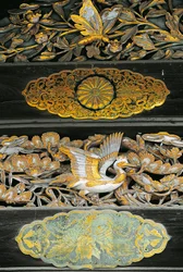 二条城・二の丸御殿の金色の鳥と蝶のディテール（京都府