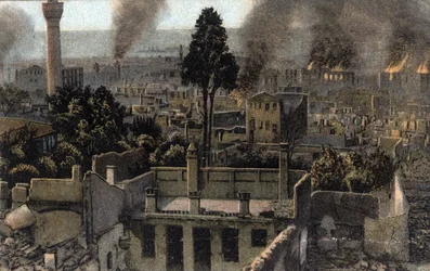 ギリシャ、サロニキ (またはテッサロニキ): おそらく 1917 年の火事の際に部分的に焼かれた高層都市の眺め - ポストカード 1914-1918