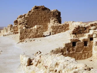 マサダはイスラエルの南部地区にある古代の要塞（写真