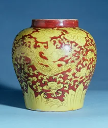 明時代の赤と黄の玉手箱（嘉慶印） (1522-66)