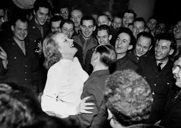 第二次世界大戦（1939-1945） - World War II（WWIIまたはWW2）。パリ（フランス）3月10日