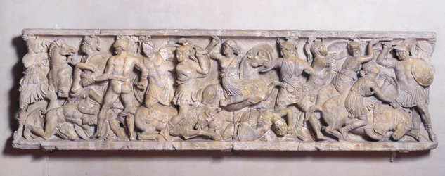 ギリシア人とアマゾン人の戦いを描いた石棺の側面 ローマ時代、2世紀 (大理石)