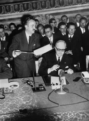 ローマ条約の署名（コモン・マーチ） こちらはフランスのクリスチャン・ピノー外務大臣。3月26日