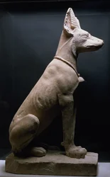 犬の彫像、メソポタミア、紀元前5000～1000年頃（石灰岩