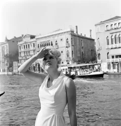 女優コリーヌ・マルシャン、ヴェニス、1963年