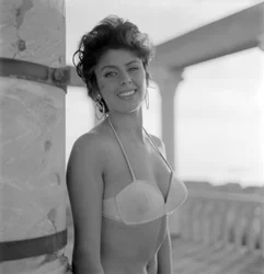 女優、スターレット、セリーナ・セリー、ベニスのリドビーチにて - 1957年