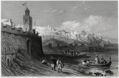 フランスのジャーナリストであり旅行家でもあったルイ・エノー（1824-1900）の地中海に関する本に掲載されている、19世紀の要塞都市タンジェの絵のように美しい港の様子。ルイ・エノー『LA MEDITERRANEE SES ILES ET SES BORDS』モリゾー刊