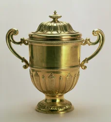 ヤコブ・マーガス（1687-1725）作 両手付きのカップとカバー、ロンドン