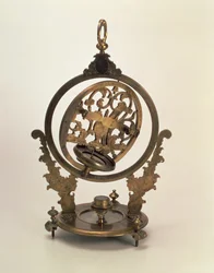 ロンドンのジョン・ローリー（1674-1719）によるピョートル1世のコレクションからの赤道儀を備えたユニバーサル日時計