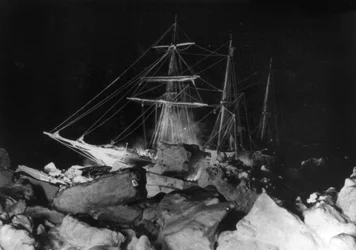 帝国南極横断探検隊：エンデュアランス号、1914-17年頃（写真）。