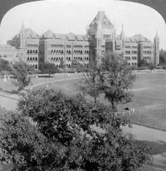 1903年、インドのボンベイにあるロッテンロウの高等裁判所と北端。
