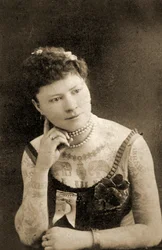 入れ墨された女性の肖像、1905年頃