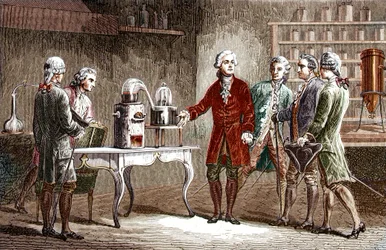 Antoine Laurent Lavoisier (1743-1894) execute la decomposition de l
