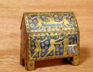 美術工芸品：カンタベリー大司教、聖トマス・ベケット（1118-1170）の金と銅によるエナメル装飾の聖遺物箱。1200年頃。寸法0,16x0,142メートル。パリ、国立中世美術館、クリュニー浴場