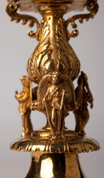 大聖堂の宝物（Trésor de la Cathédrale）。聖遺物の十字架。ジュエルを使った金属工芸品。起源の修道院（サン・アマンド・トゥルネー、元エルノーン。16世紀の作品。詳細