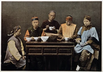 食べる中国の家族 - フォトクローム 19世紀後半
