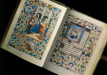 開かれた写本（本）の二重ページ：聖霊の降臨。ブルゴーニュのマリアのブレヴィアリの後のミニチュア