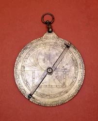 14世紀のゴシック式アストロラーベ。ミラノ、カステッロ美術館。