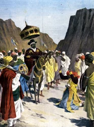 ボルミエダで、アビシニアのティグライ州（Tigray）の総督ラス・マンガチャが、石を首にかけたままネグス・メネリク2世（1844年〜1913年）に服従の行為を行う。1899.プレス用のイラスト・ド・シルエット。