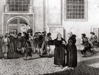 1517年10月31日、ルターはヴィッテンベルク城の城門に「免罪符の販売を非難する95ヶ条の論題」を掲げ、宗教改革の始まりとなった（写真）。