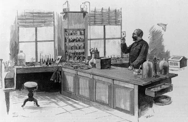 ドイツ人医師ロバート・コッホ（1843-1910）の研究室での肖像。