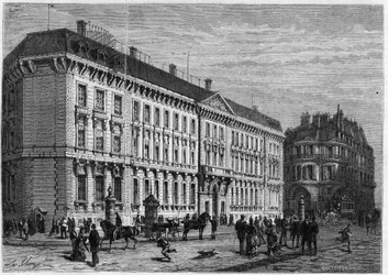 ガブリエル・クレタン（1812-1883）が建設したフランス銀行のファサード（パリ、Rue Croix des petits champs）。