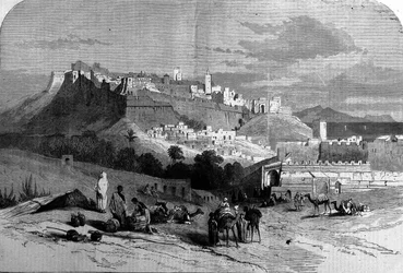 モロッコ、タンジールの城塞都市と海岸の眺め。1868年に描かれたもの。